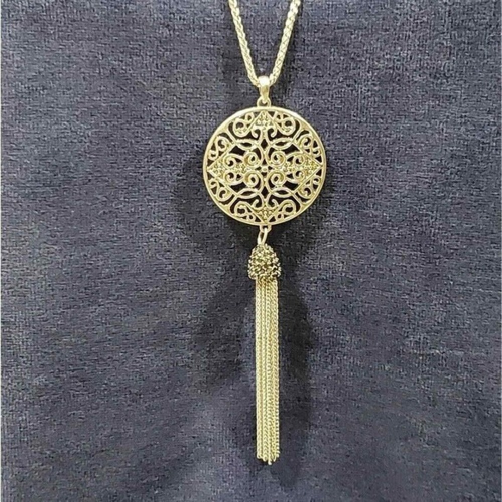 Lucky Brand Silver Tone Filigree Medallion Tassel Long Pendant Necklace NEW - Picture 5 of 6